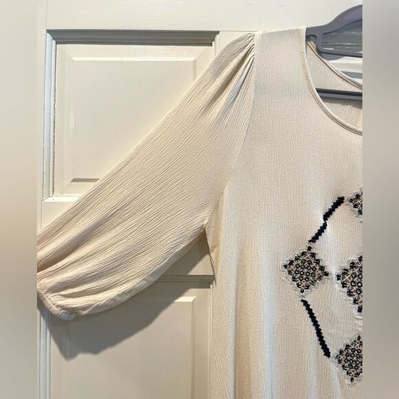 Umgee Eggshell White Long Sleeve Midi Dress with Navy Embellishments Size Medium - Picture 4 of 10